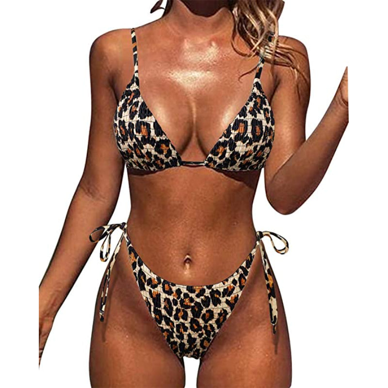 Ensemble de bikini smocké léopard avec string sur les côtés